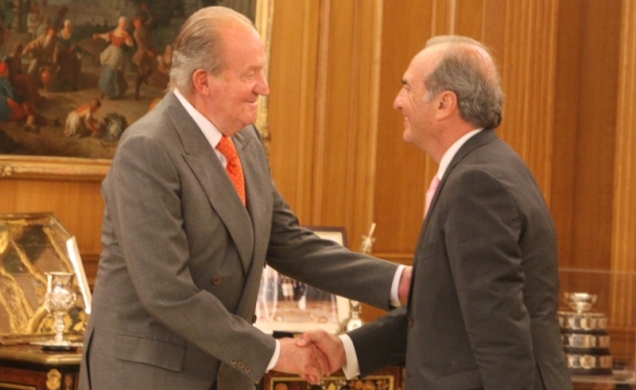 Su Majestad el Rey recibe el saludo del presidente de Fomento del Trabajo Nacional, Joaquim Gay de Montellà Ferrer-Vidal